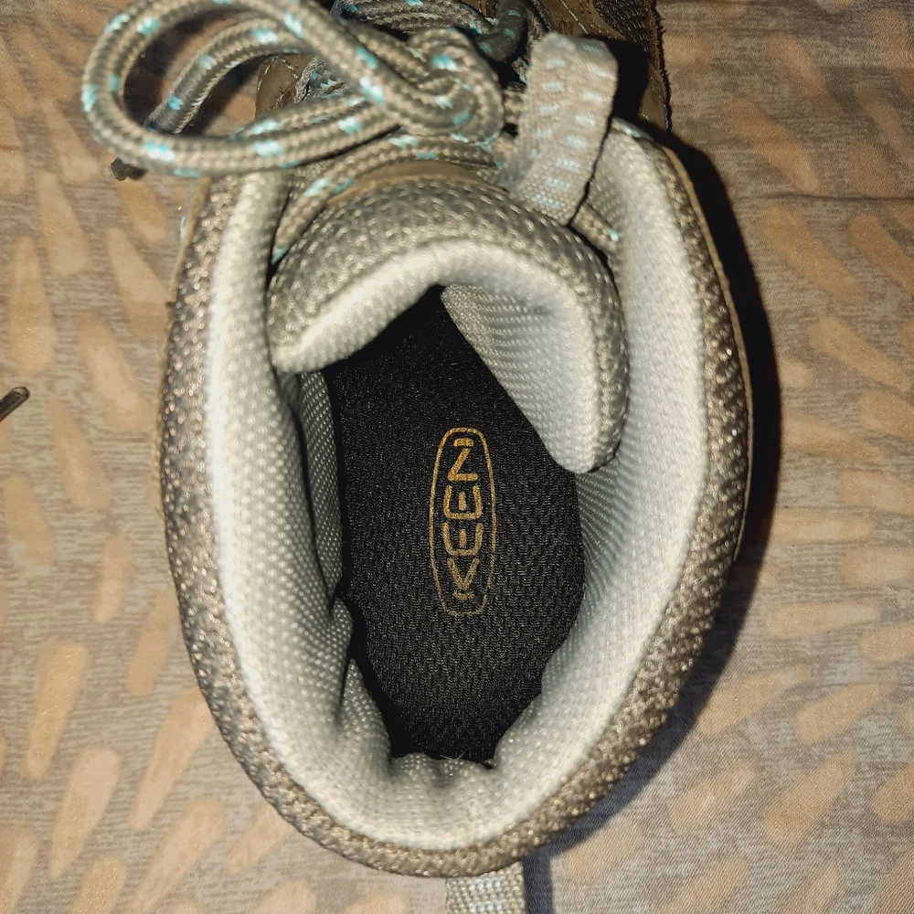 Keen Women's Mid hiking boots zise 7. - Picture 10 of 15